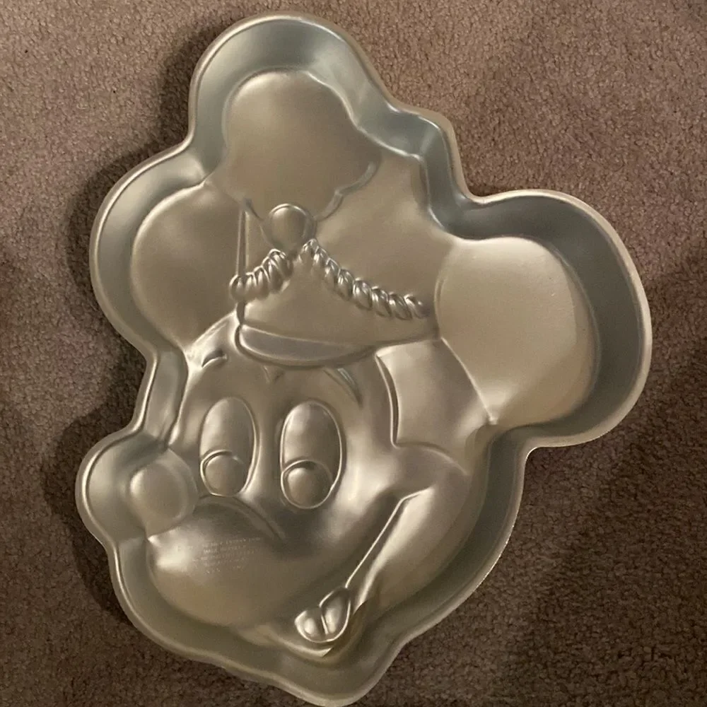 Wilton Mickey Mouse Cake Party Pan!